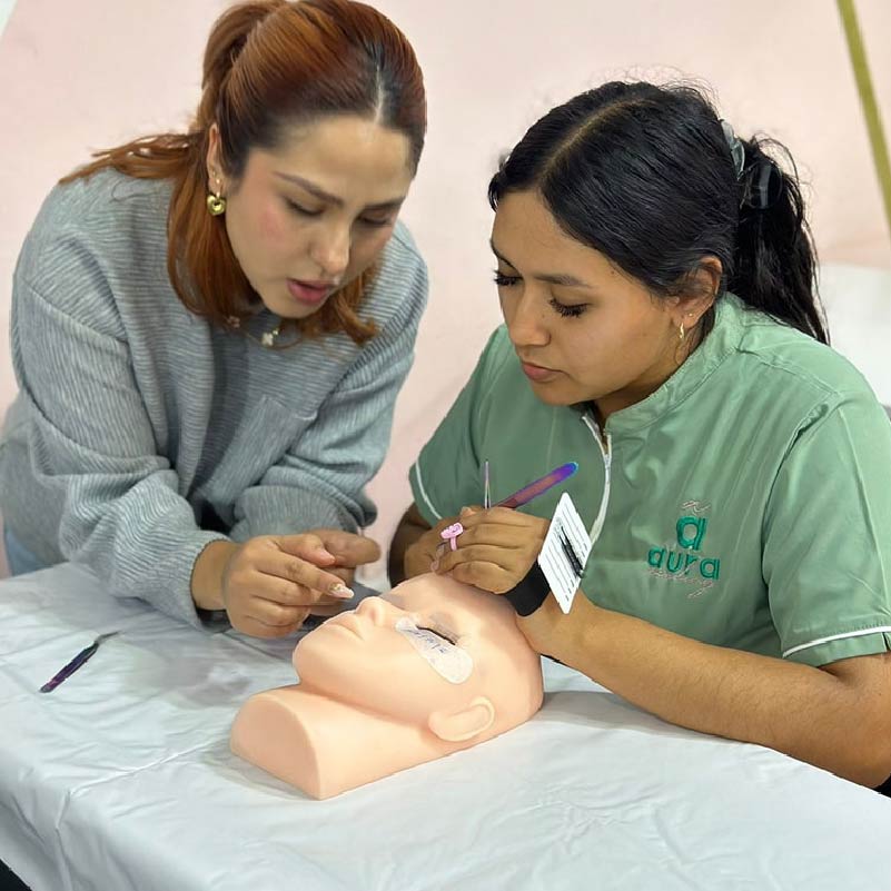 Tendencias en Maquillaje Profesional 2024: Lo Que No Te Puedes Perder