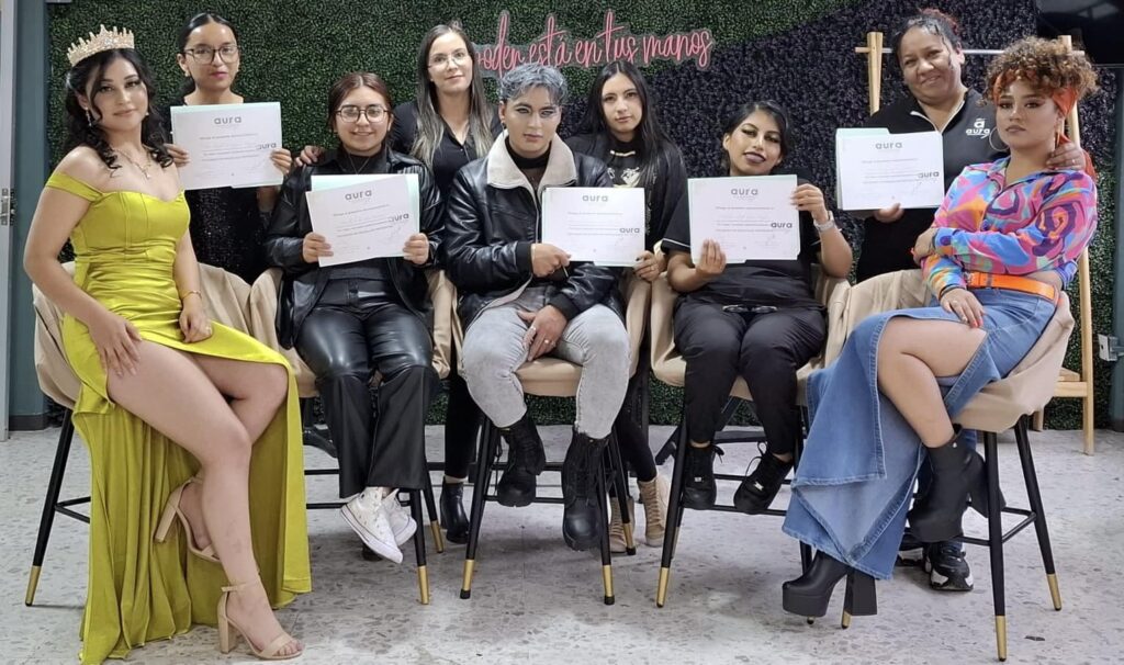 ¿Cómo Elegir la Mejor Academia de Belleza en México? Guía Completa 2024